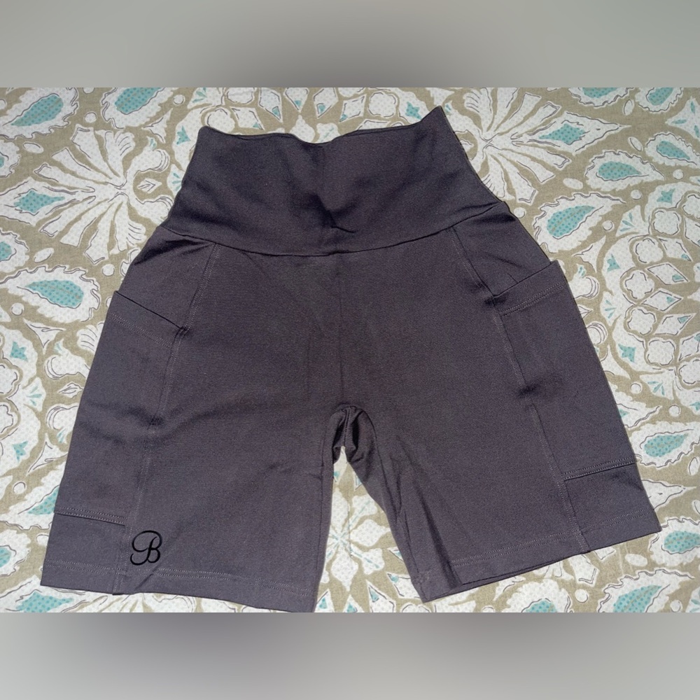 Bombshell Sportswear Pocket Biker Shorts in Gray